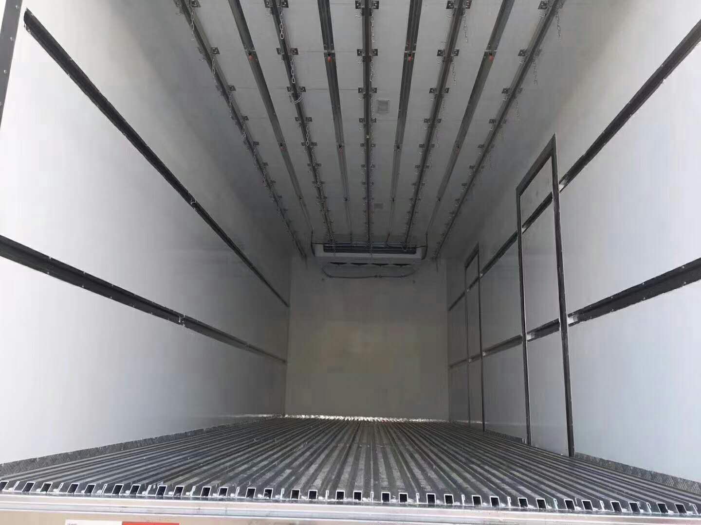 福田瑞沃货箱6.8米冷藏车