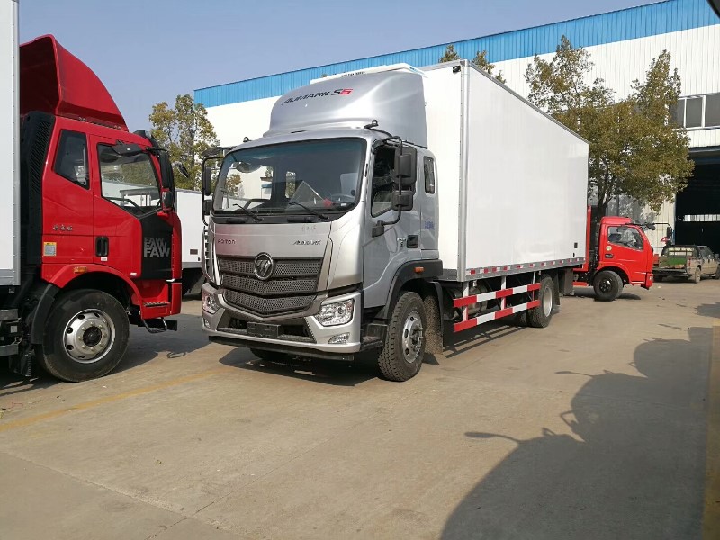 福田欧马可货箱7.6米冷藏车
