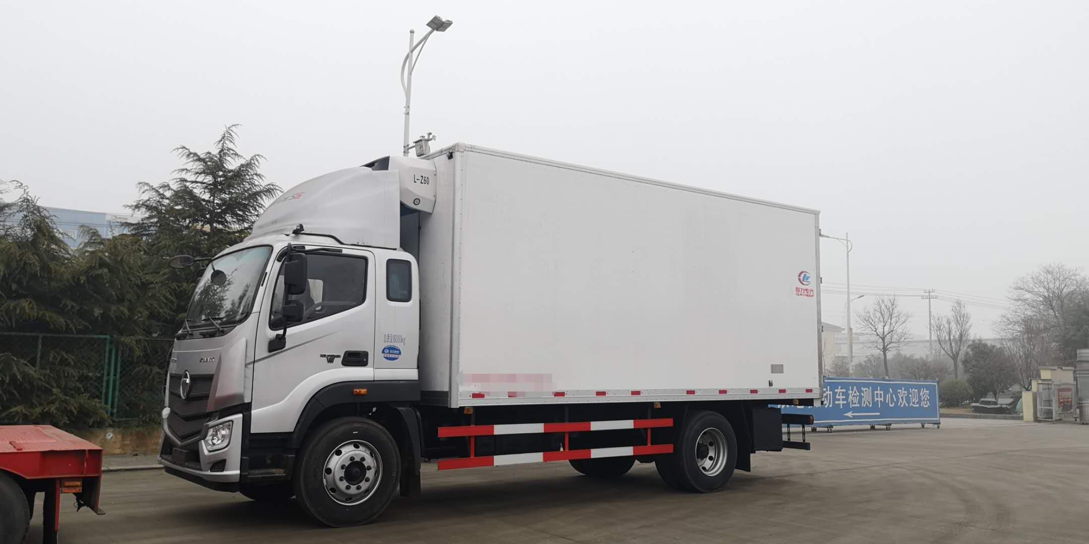 福田欧马可货箱7.6米冷藏车