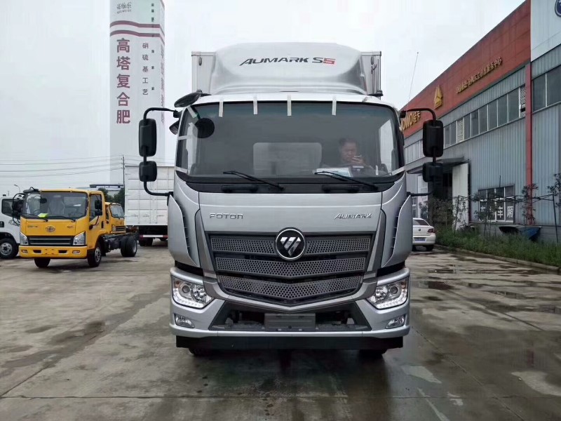 福田欧马可货箱7.6米冷藏车