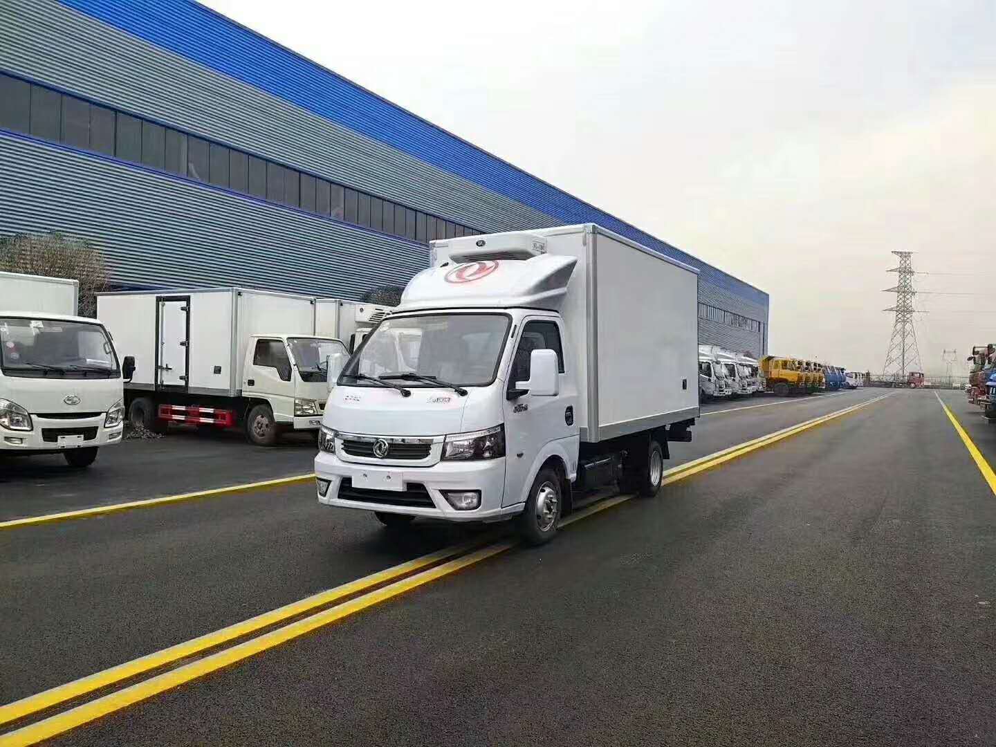 东风逸途货箱3.5米冷藏车