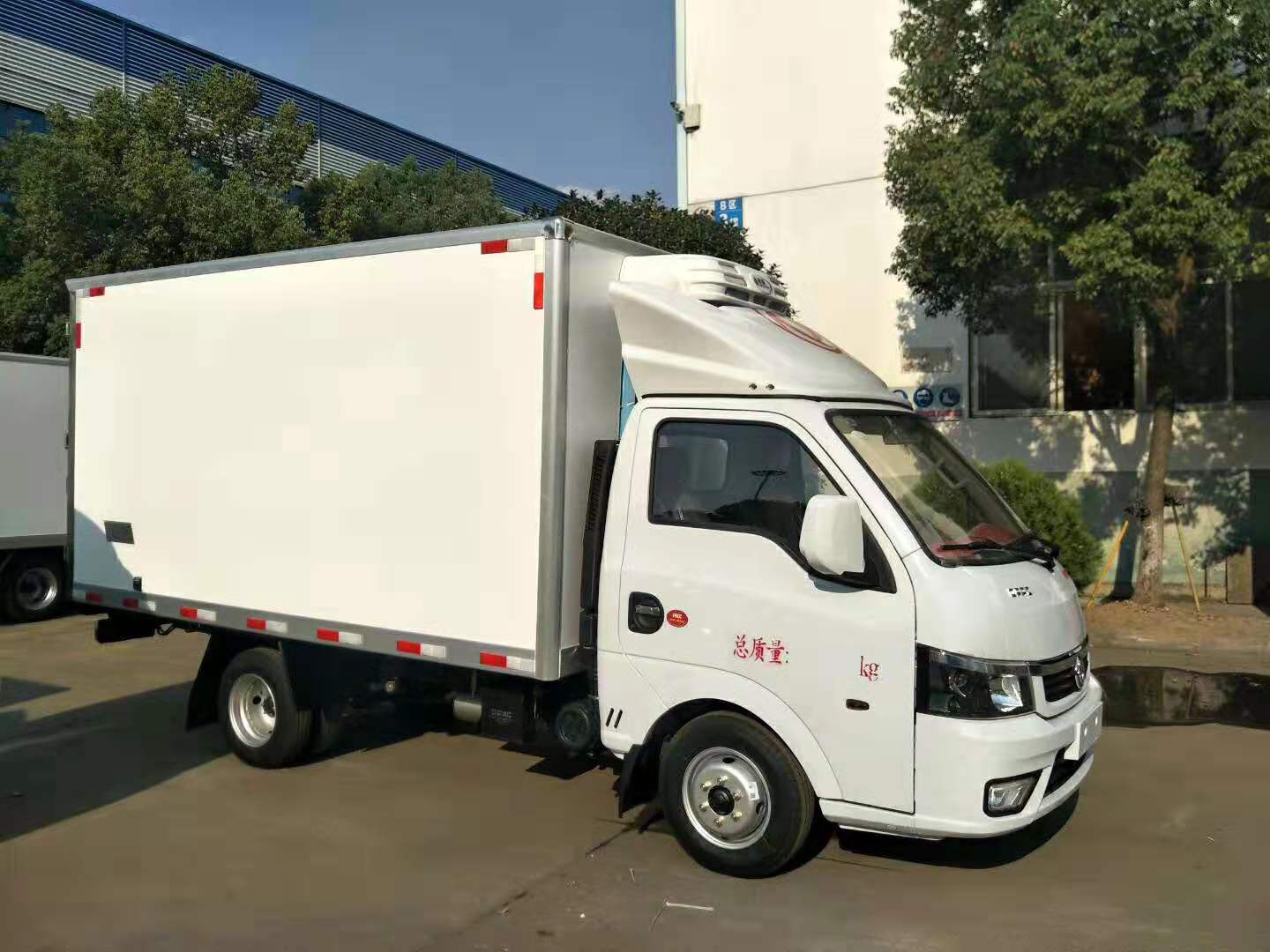 东风逸途货箱3.5米冷藏车