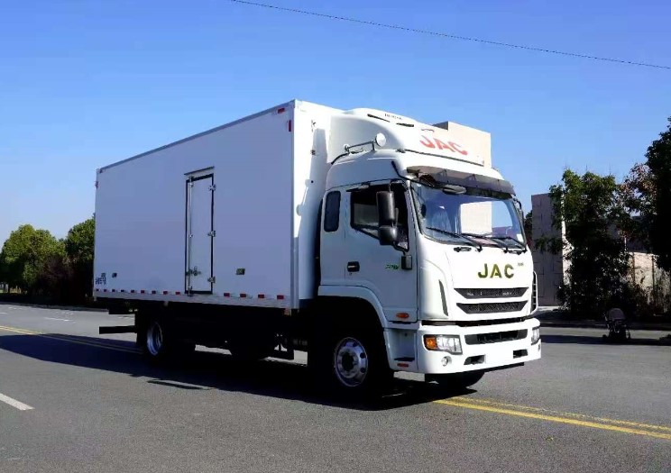 江淮帅铃货箱6.8米冷藏车