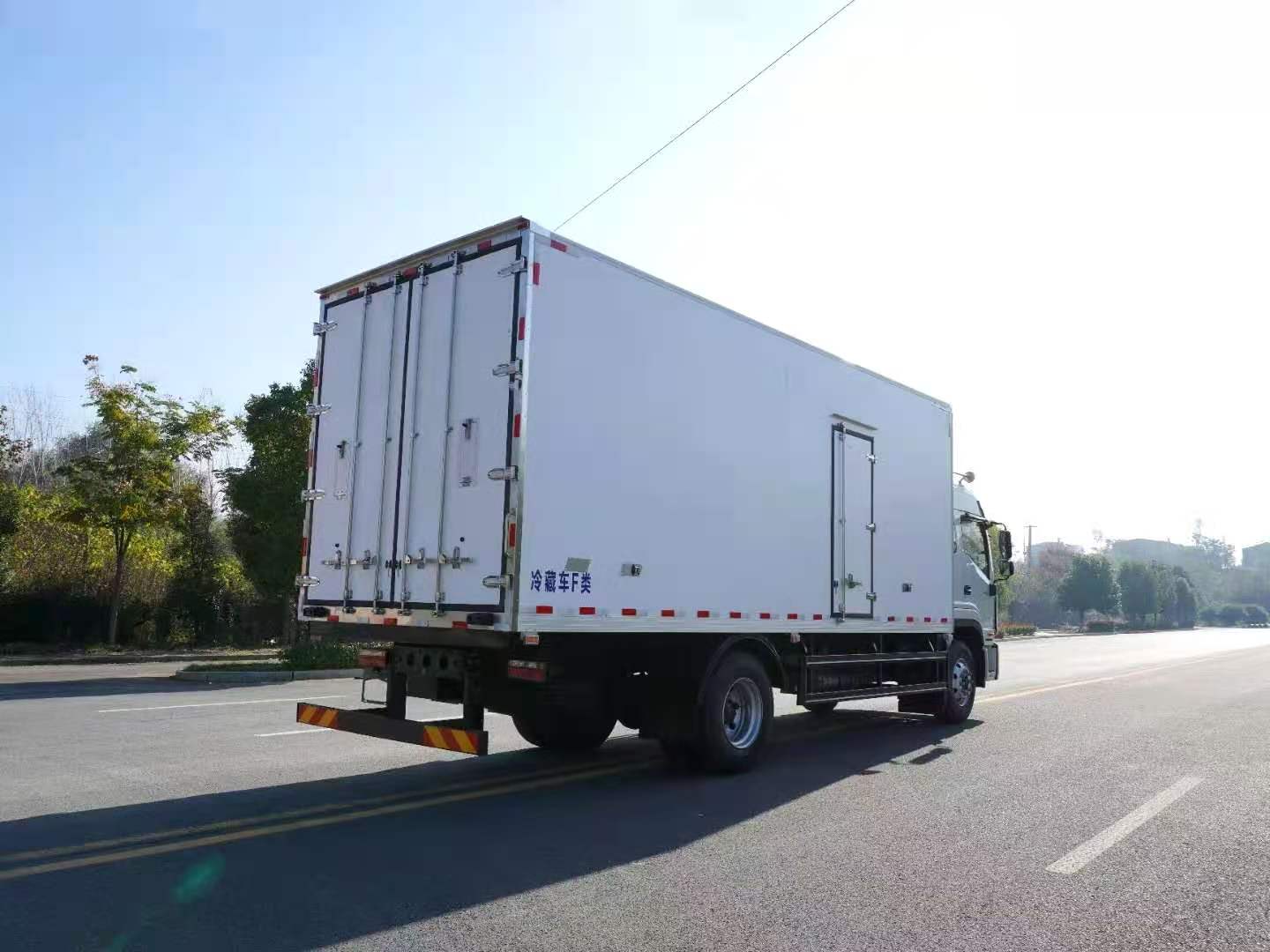 江淮帅铃货箱6.8米冷藏车