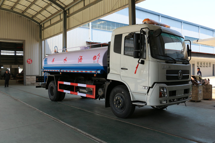 东风天锦10吨单桥洒水车