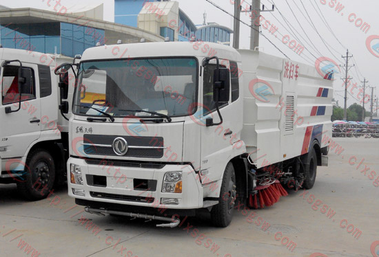 国五 东风天锦扫路车