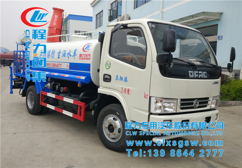 多利卡喷洒车 4T