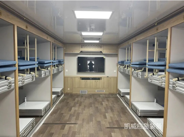 24人重汽豪沃部队宿营车