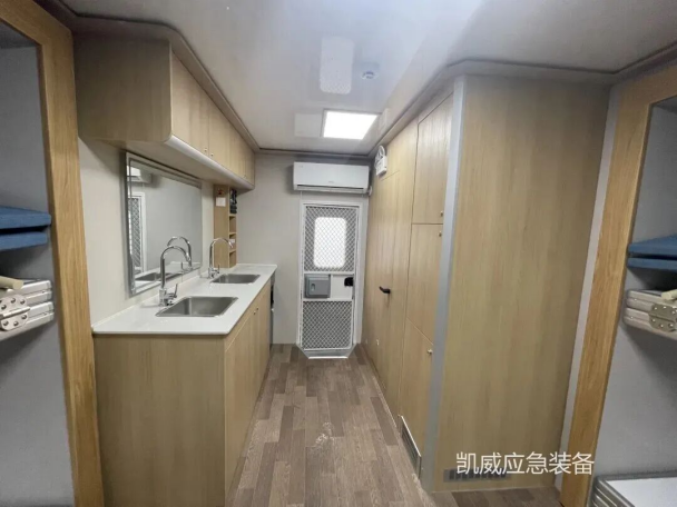 24人重汽豪沃部队宿营车