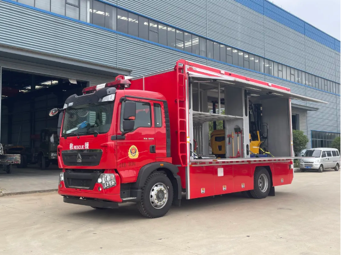 重汽器材消防车