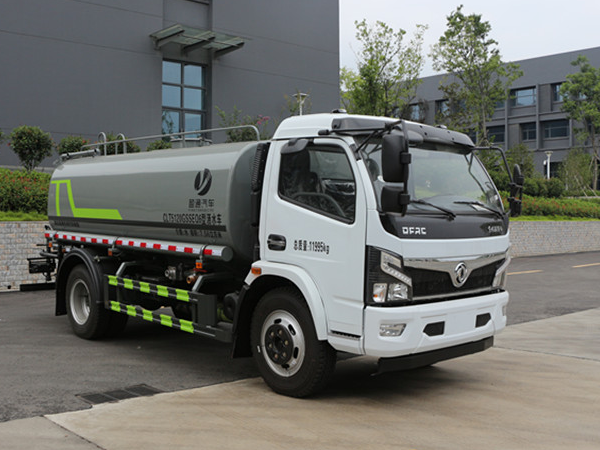 多利卡7-9方洒水车|东风7-9方水罐车