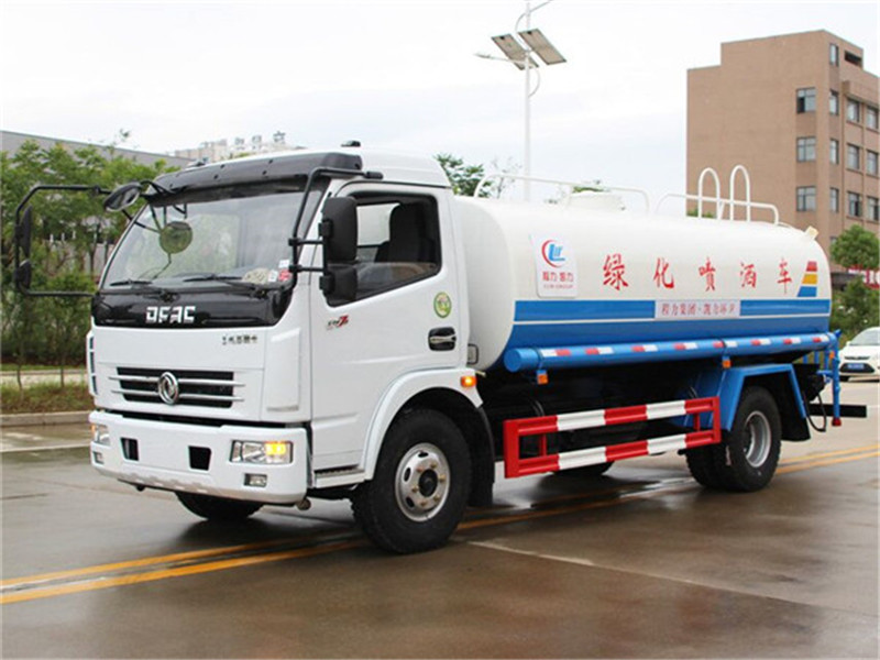 東風(fēng)多利卡灑水車(chē)（9.3噸）