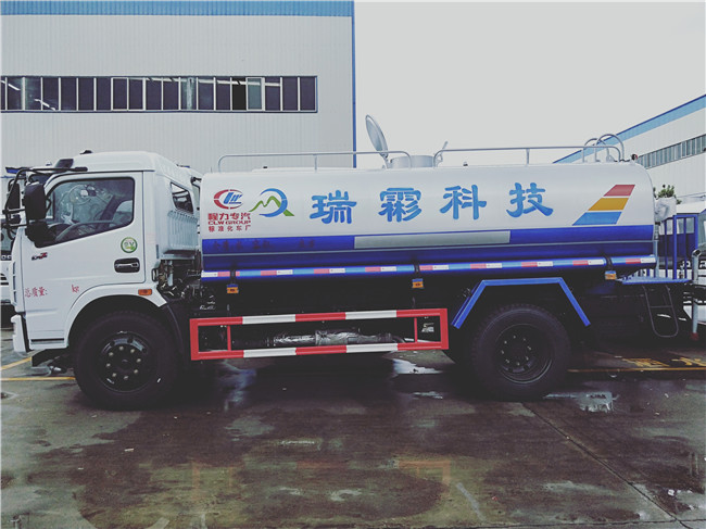 東風(fēng)多利卡灑水車(chē)（9.3噸）
