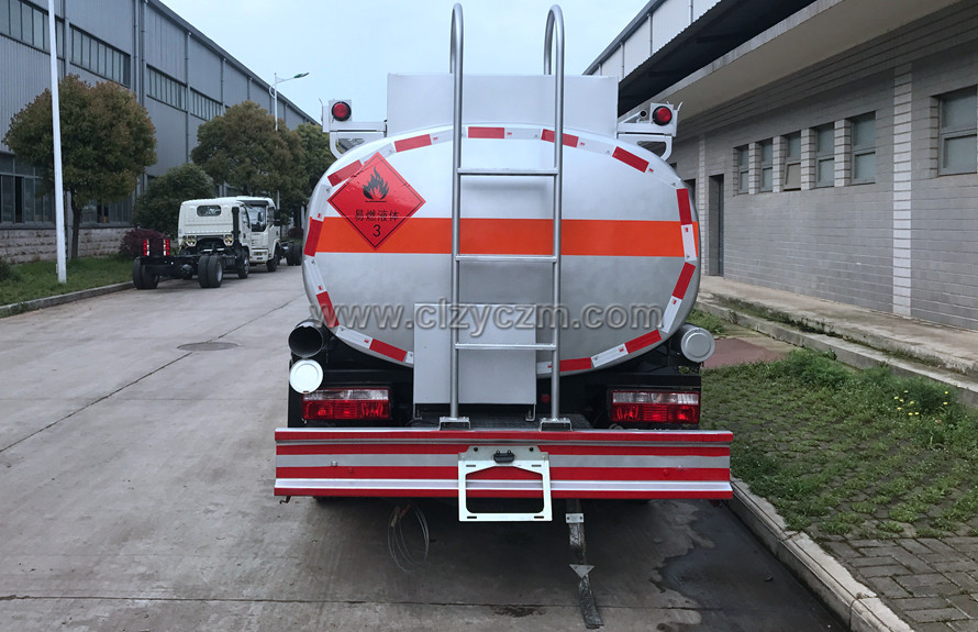 东风5吨油罐车