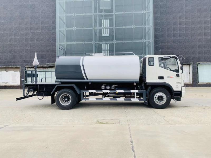国六-福田瑞沃12吨洒水车