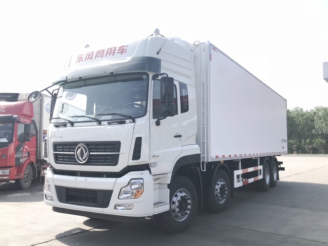 东风天龙前四后八（9.6米厢长）冷藏车