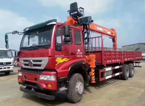 重汽斯太尔后八轮12吨-14吨随车吊