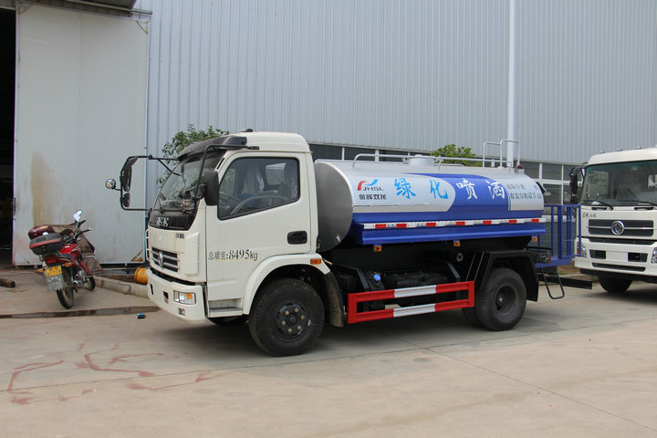 东风多利卡6吨洒水车