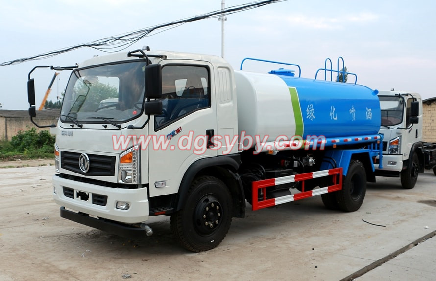 东风御虎11.5吨洒水车