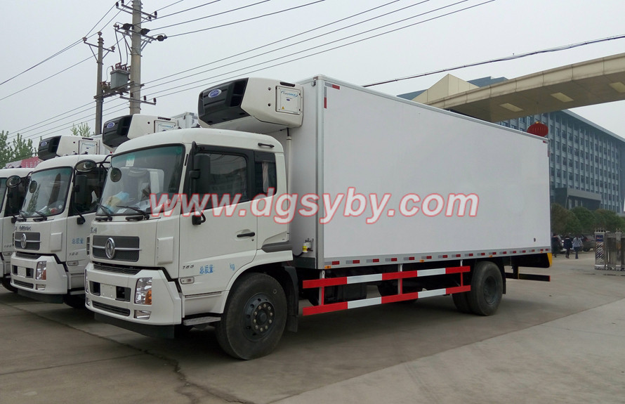 东风天锦6.1/7.4米冷藏车