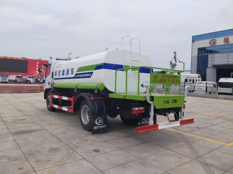 东风福瑞卡F7大平台洒水车（9.2方）