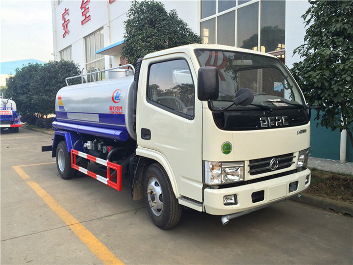 东风多利卡国五5吨洒水车