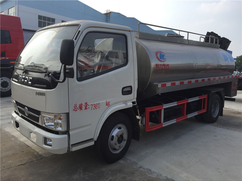 东风5吨鲜奶运输车