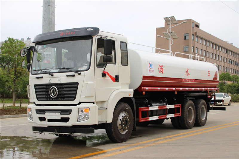 东风T5后八轮20吨洒水车