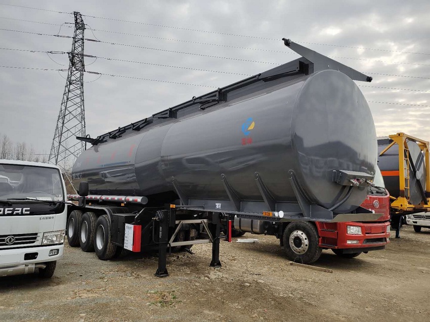 31方碱水剂半挂车