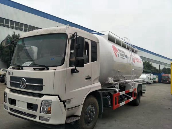 东风天锦17.38方低密度粉粒物料运输车
