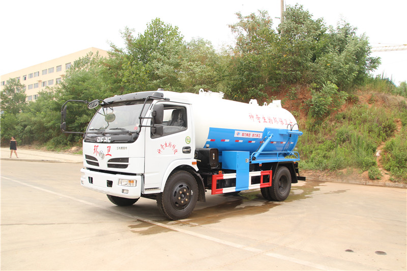 东风多利卡8方吸污车
