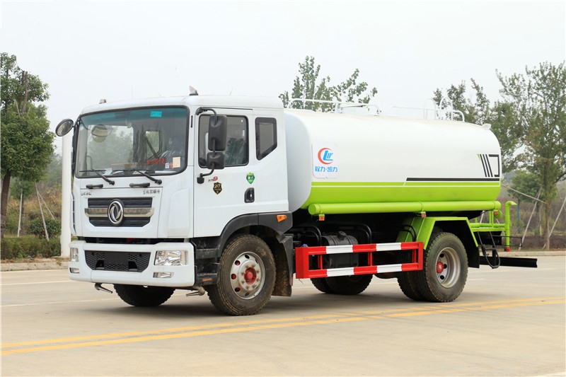 东风D9  12方洒水车