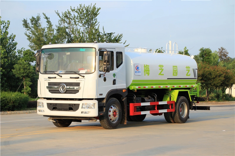 东风D9  14方洒水车