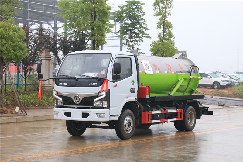 东风福瑞卡5方吸污车