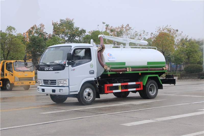 东风5方吸粪车