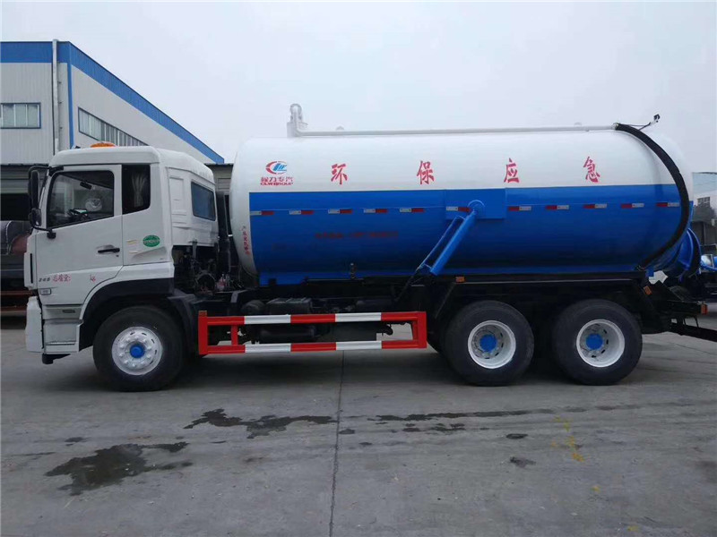 东风天龙18方吸污车