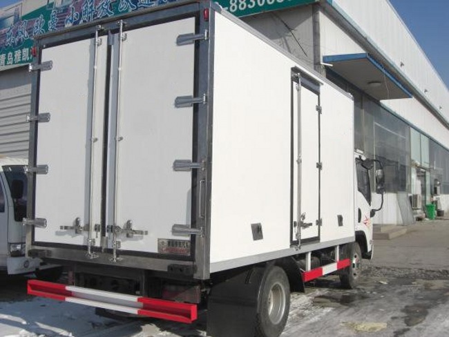 解放虎V国五5.2米冷藏车