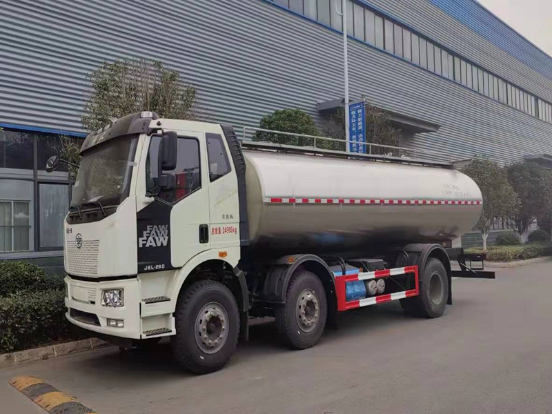 解放J6L15吨鲜奶运输车（国六）图片