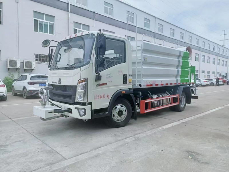 7方豪沃蓝牌洒水车