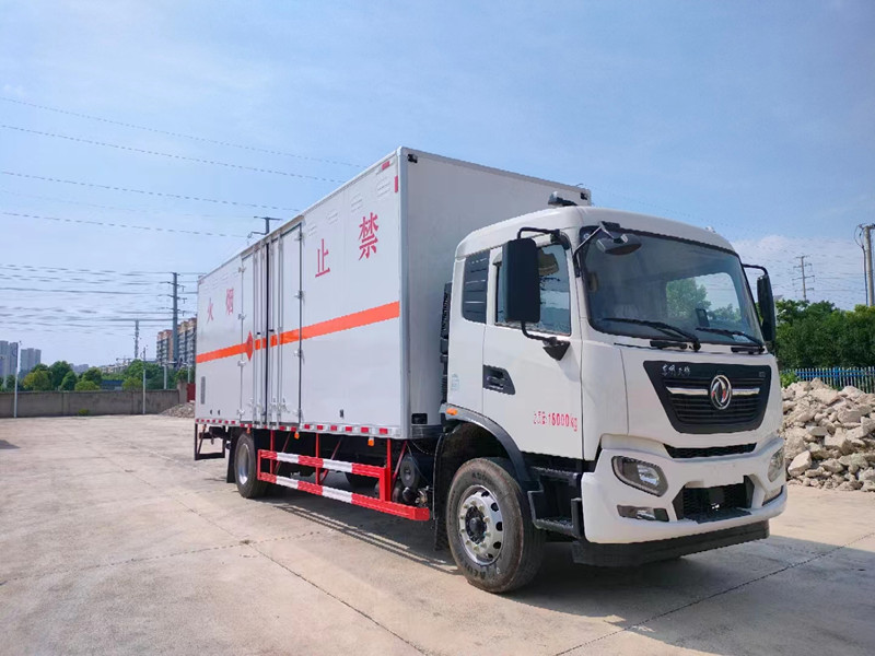 7.7米厢式烟花运输车