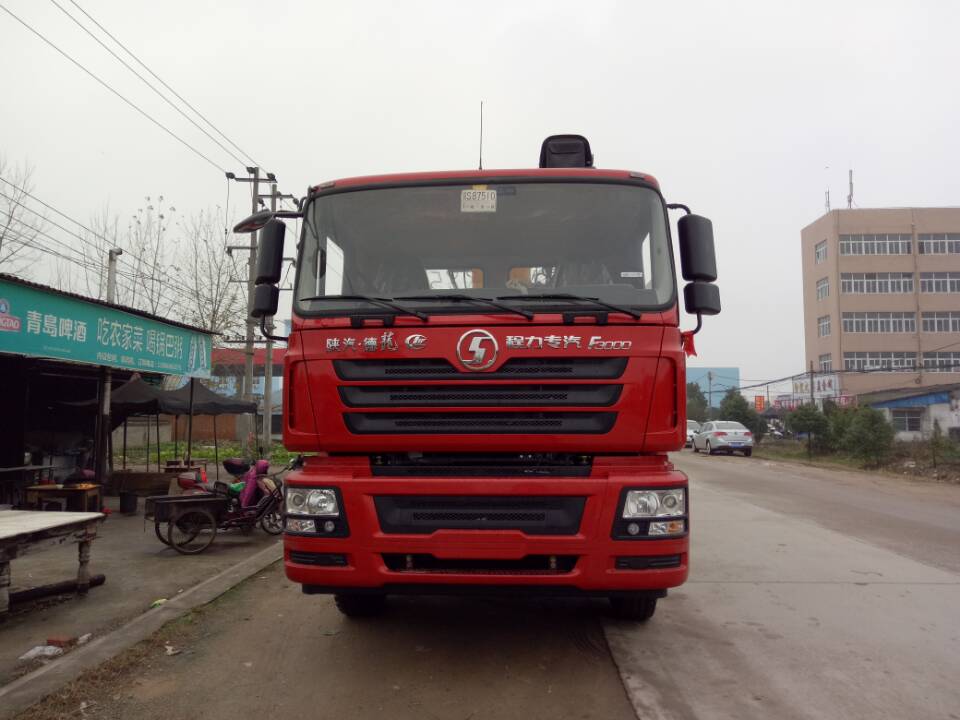 随车起重运输车