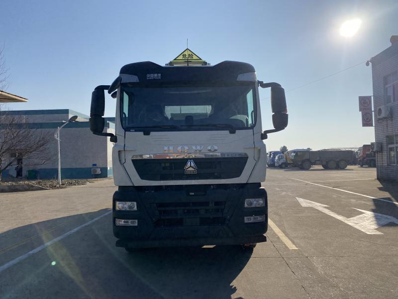 HFV5261GRYZZ18易燃液体罐式运输车