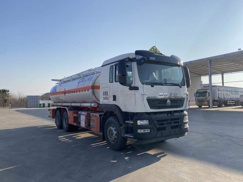 HFV5261GRYZZ18易燃液体罐式运输车