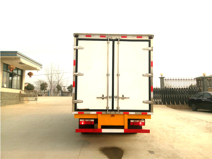 东风多利卡4.2米冷藏车