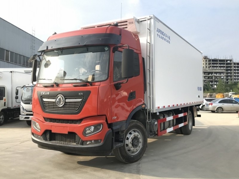 新款东风KR6米8冷藏车