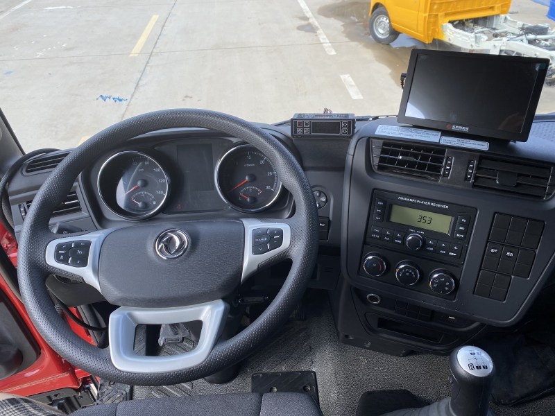 新款东风KR6米8冷藏车