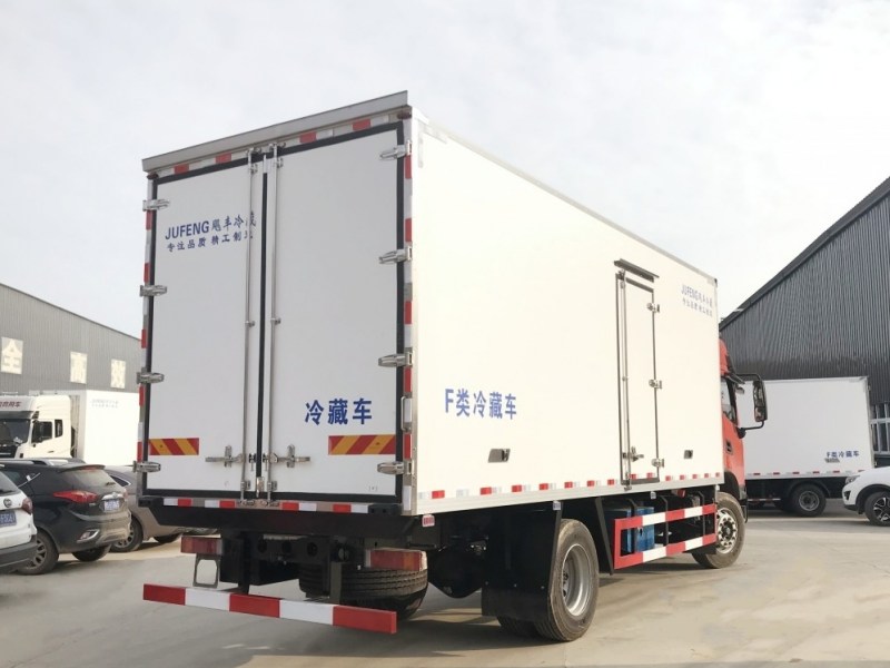 新款东风KR6米8冷藏车