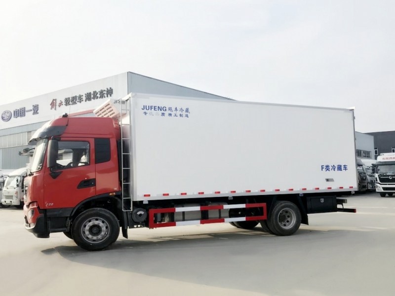 新款东风KR6米8冷藏车