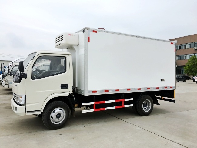 东风多利卡4.2米冷藏车