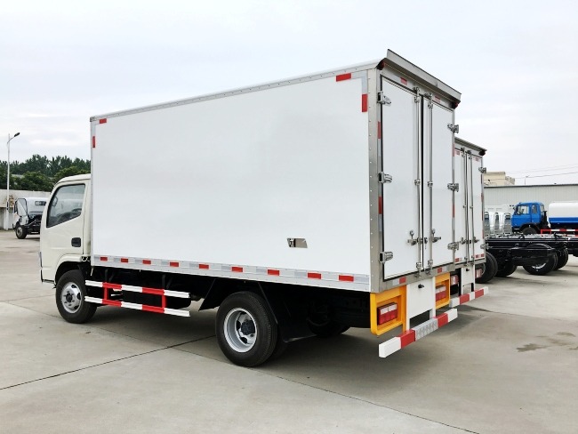 东风多利卡4.2米冷藏车